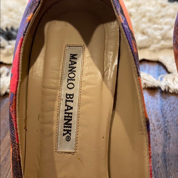 Manolo Blahnik Silk Covered Pumps - Picture 3 of 7
